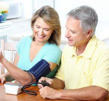 Lưu ý khi dùng máy đo huyết áp để điều trị bệnh tăng huyết áp tại nhà.